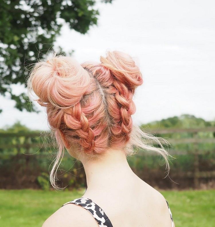 Aktualizácia účesu s dvoma drdolmi s pokynmi pre vrkoče