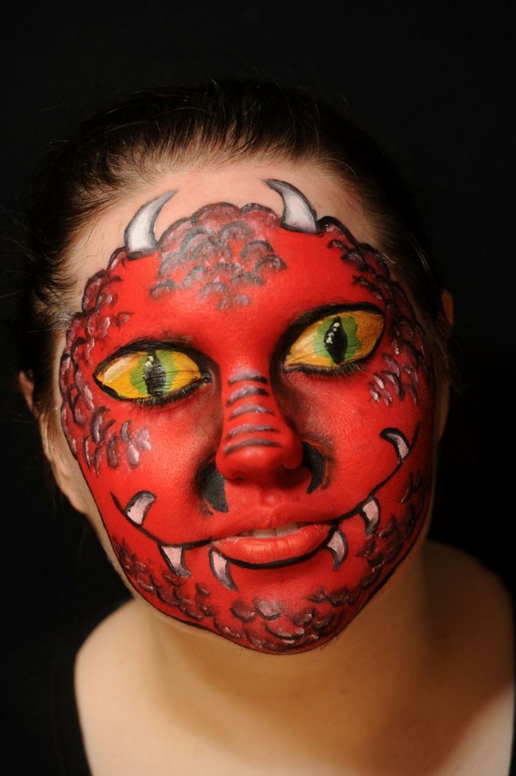 líčenie tváre červeného draka dokončenie