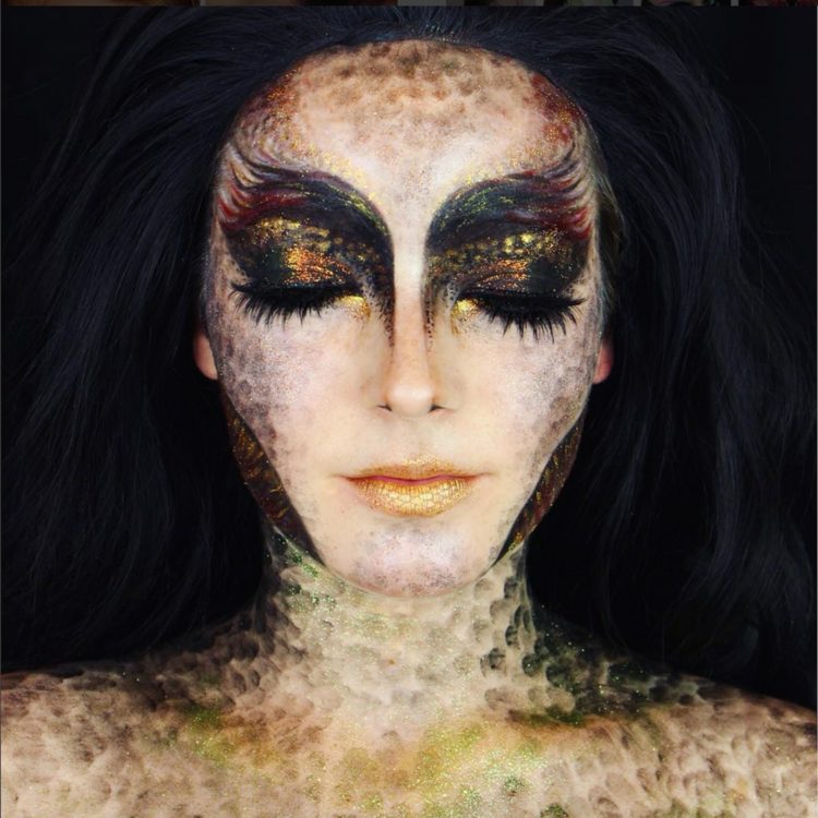 halloween make -up dračie oči pery decoltee čierne zlato