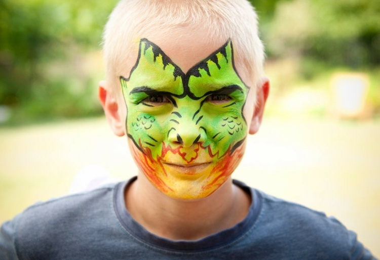 Mardi Gras halloween detská tvár tvorí drak