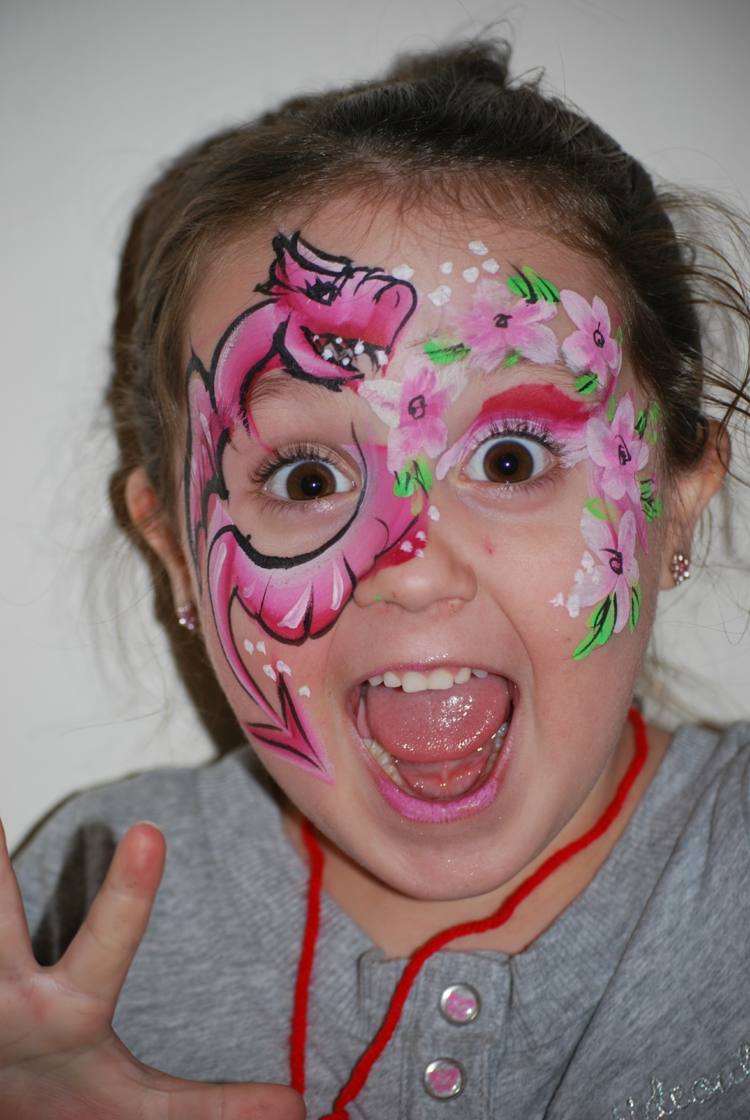 maľovanie na tvár pre karnevalové dračie kvety ružové dievča