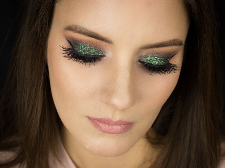 zelené trblietky gezentes tvoria dračie líčenie