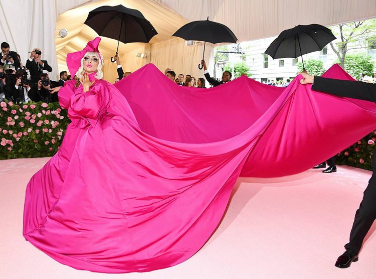 Lady Gaga spôsobila na Met Gala 2019 senzáciu