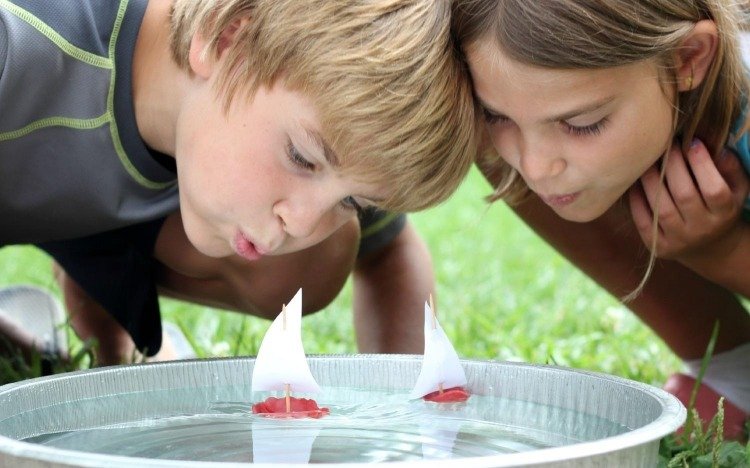 kreatívne drotárstvo-s-deťmi-hrami-mimo-lodí-voda