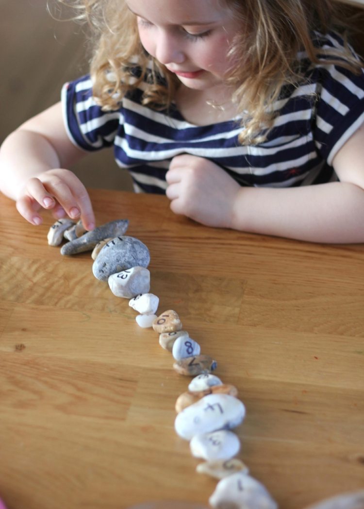 kreatívne-drotárstvo-s-deťmi-mimo-kameňov-čísel-dieťa-rôzne