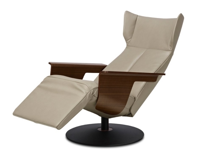 Otočné kreslo-vyrobené z kože-Orea-by-Jori-podrúčky-imitácia dreva-moderné