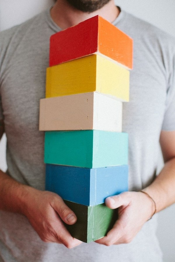 Farebné drevené dosky DIY police