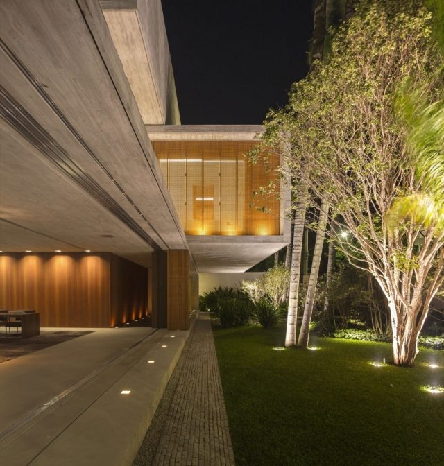 betónový dom plochá strecha objem stavby otáča osvetlenie záhrady betónový dom konzolové podlahy nápady záhrady na osvetlenie