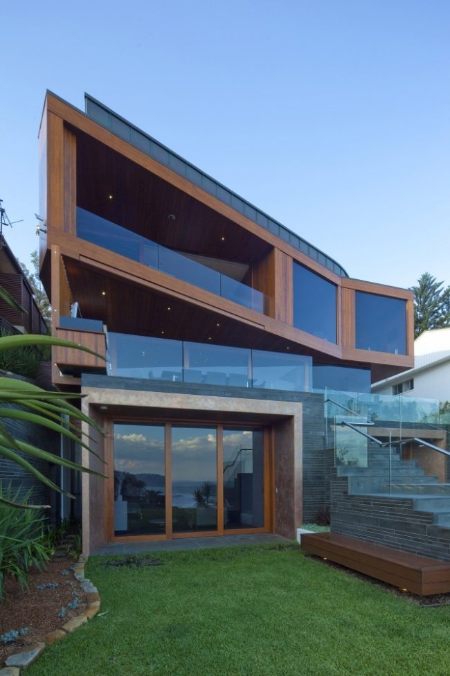 panoramatické okno drevený rám trojdielny značkový obracač plážových vil panoramatické okno drevený rám trojdielna dizajnérska plážová vila sústružníkom