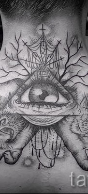 Ősi tetoválás szemmel és tenyérrel