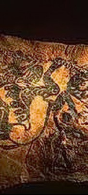 Ősi tetoválás a bőrön