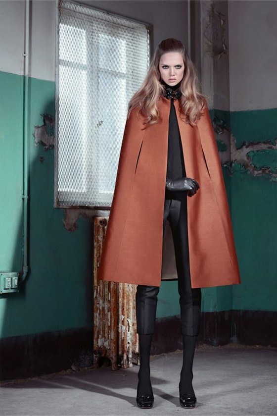 Kabátové pončo typu kabát v hnedej farbe Pončo-kabát-hnedo-čierne-legíny