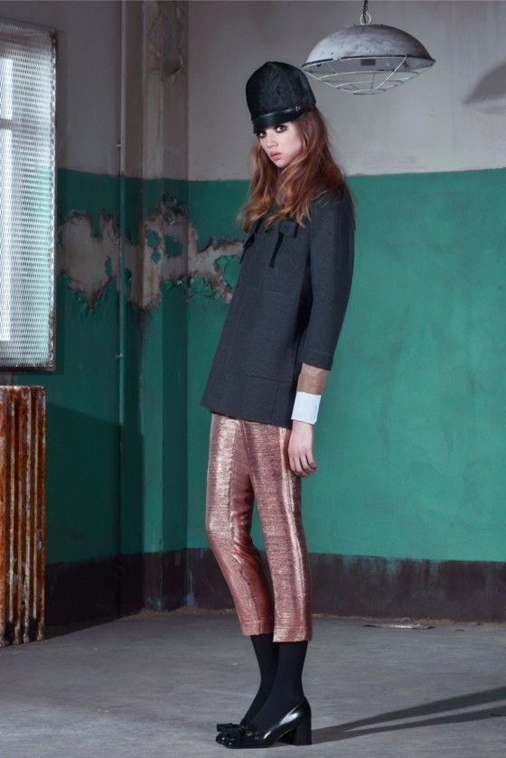 3-4 nohavice legíny 3-4 rukávy krátky kabát Čiapka-hnedé-nohavice-čierne-pančuchové nohavice