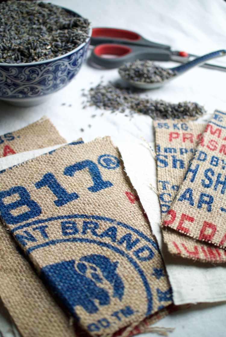 Voňavé vrecúška-materiály-obdĺžnik-textil-nožnice si urobte sami