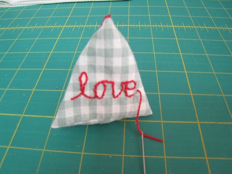 Urob si sám, vyrob si svoju vlastnú pyramídovú formu, daj, miluj, dávaj