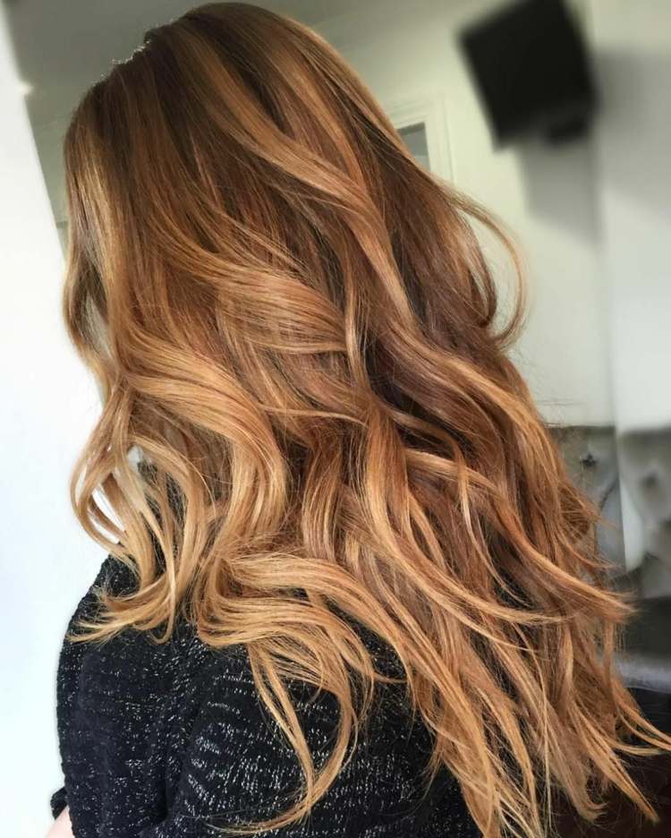 Tmavé blond vlasy Karamel Blond farba vlasov Balayage trendy vlasov Nápady na ženy