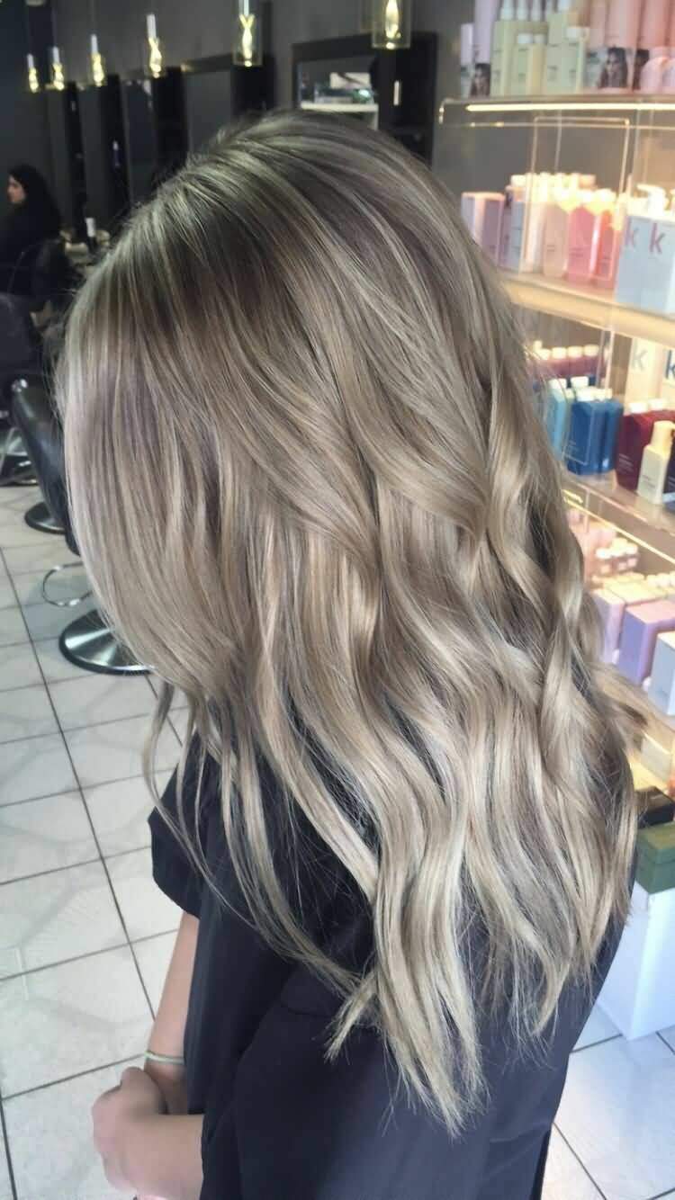 Tmavé blond vlasy jaseň Blond vlasy farba vlasov Balayage vlasy trendy ženy
