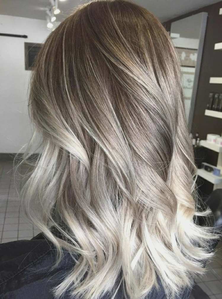 Tmavá blond blond popol farba vlasov dlhé vlasy Balayage Look Nápady na účes dámy