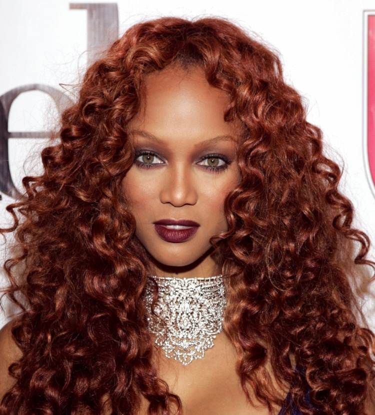 Celebrity tmavovlasých vlasov supermodelky dlhé vlasy Tyra Banks