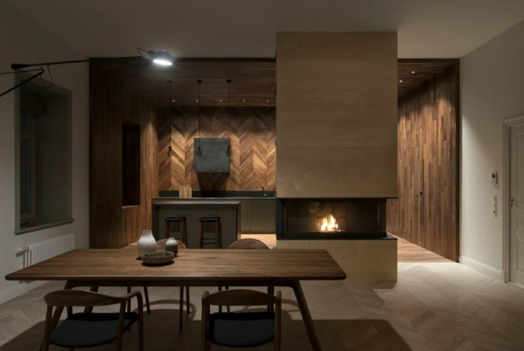 obývací priestor krbový stôl stoličky tmavé farby textúra