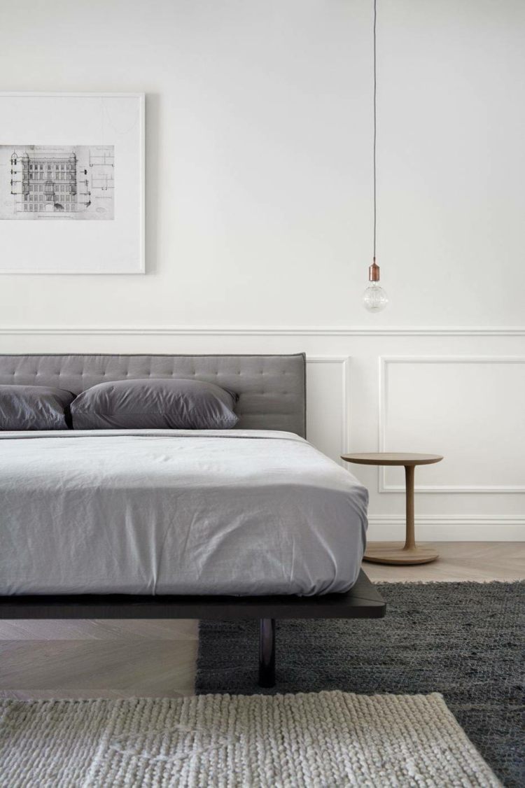 spálňa biela stena farba posteľ koberec podlaha