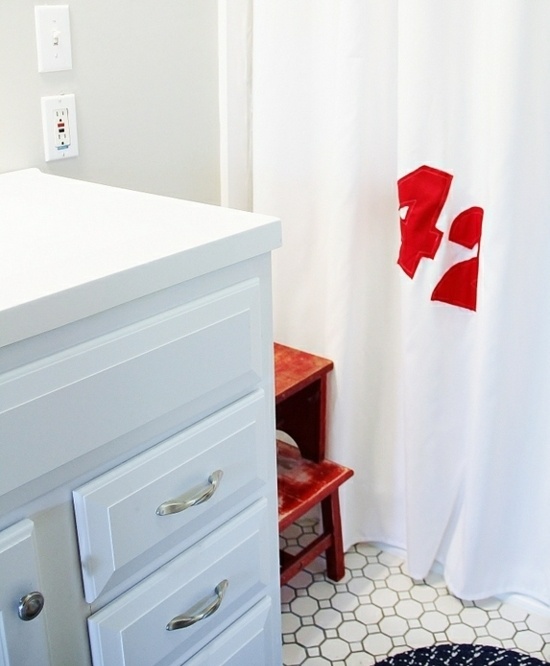 Sprchový záves zuffer vyšívaný biela farba