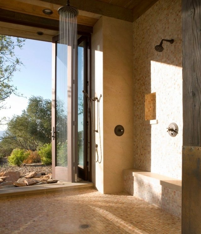 Sprchová hlavica dažďová sprcha stena z prírodného kameňa