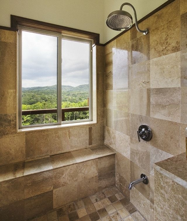 Dodatočne namontujte širokú sprchovú hlavicu s dažďovou sprchou