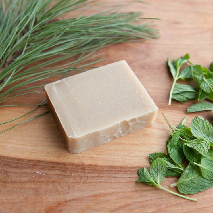 Mydlové mydlo, prírodné produkty, bylinky, urobte si sprchovací kúpeľ sami