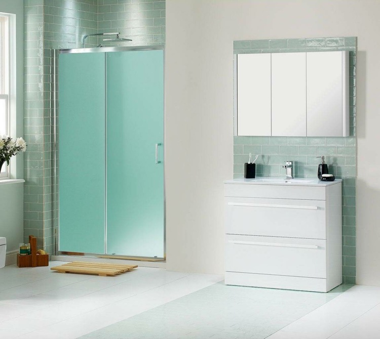 sprchové dvere v námorníckej modrej farbe