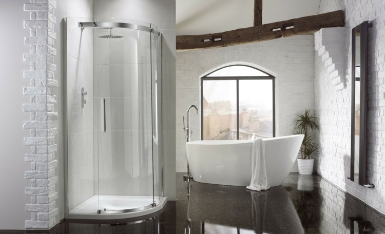 Luxusná kúpeľňa so sprchovacím kútom a vaňou