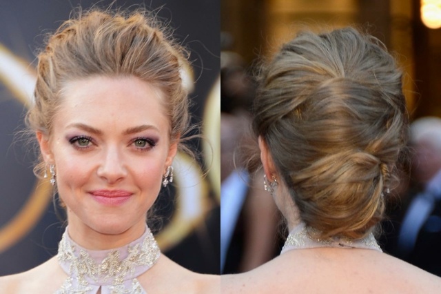 Objem drdola v hornej časti Amanda Seyfriedové šaty cez plece vyrobené z čipky