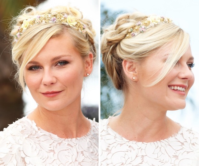 Kvetinový veniec Kirsten Dunst dlhé vlasy zopnuté voľný prameň-diadém-vyrobený z látky-kvety-pripnuté-vlasy