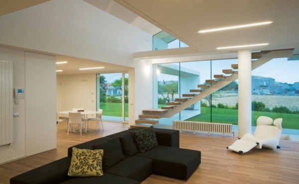 minimalistický dekor v obývacej izbe