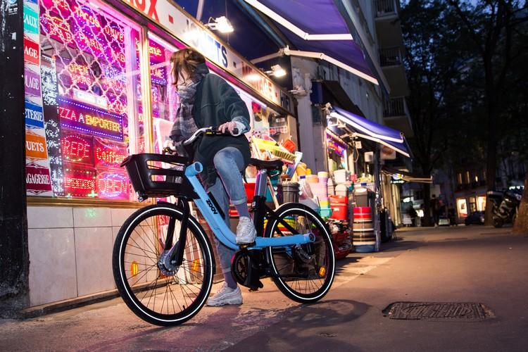 zoov e požičovňa bicyklov elektrické bicykle inovatívny dizajn parkovanie centrum mesta mestské prostredie