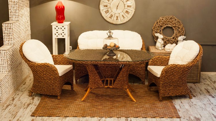 Ratanový nábytok v interiéri - prirodzený vzhľad doma nábytok z pravého ratanu, interiér z prírodného prútia