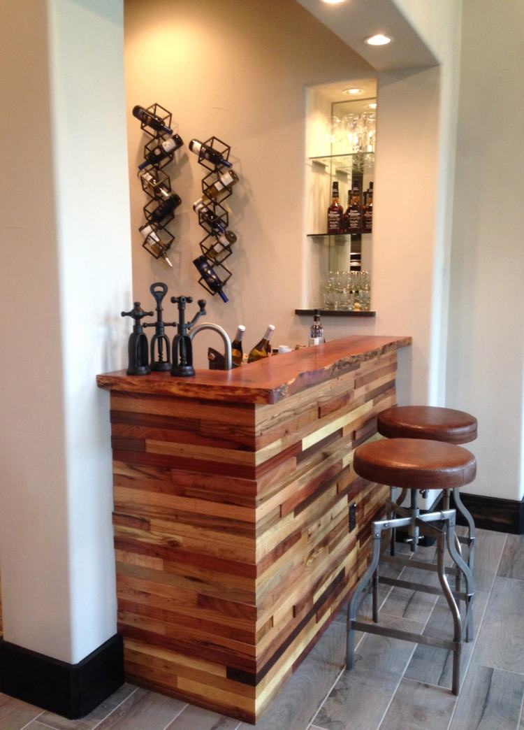 moderná kuchynská linka z pravého dreva v prírodnom tvare pravý drevený nábytok-prírodný-tropické drevo-exotický-kuchyňa-kuchynská linka-doska-taburetka-priemyselný-dizajn