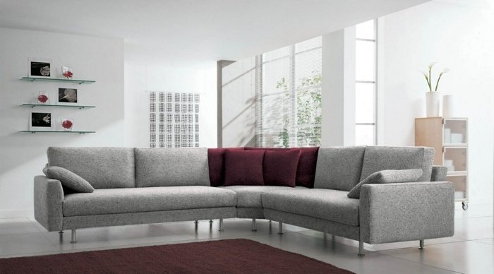 Rohový gauč s minimalistickým dizajnom