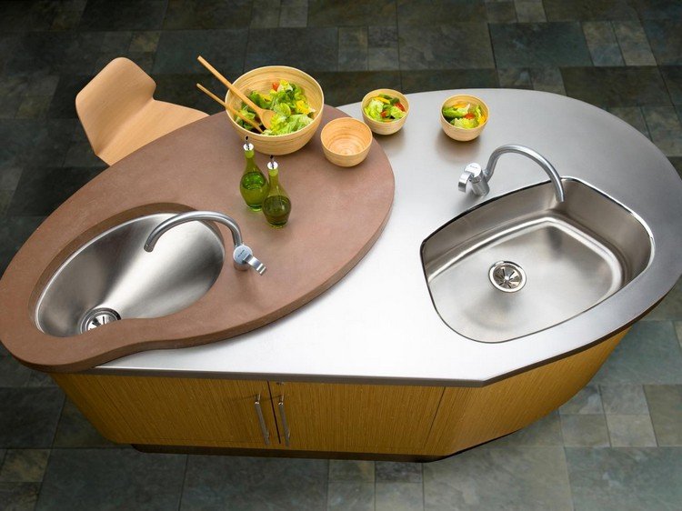 Nerezové pracovné dosky je možné kombinovať s inými materiálmi nerezová pracovná doska-betón-kombinácia-drez-kuchyňa-ostrov-šalát