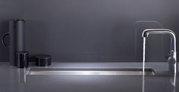 Drezový dizajn vyrobený z nehrdzavejúcej ocele