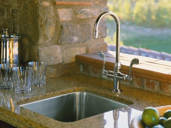 Kuchynský drez rustikálneho vzhľadu - dizajn Kohler