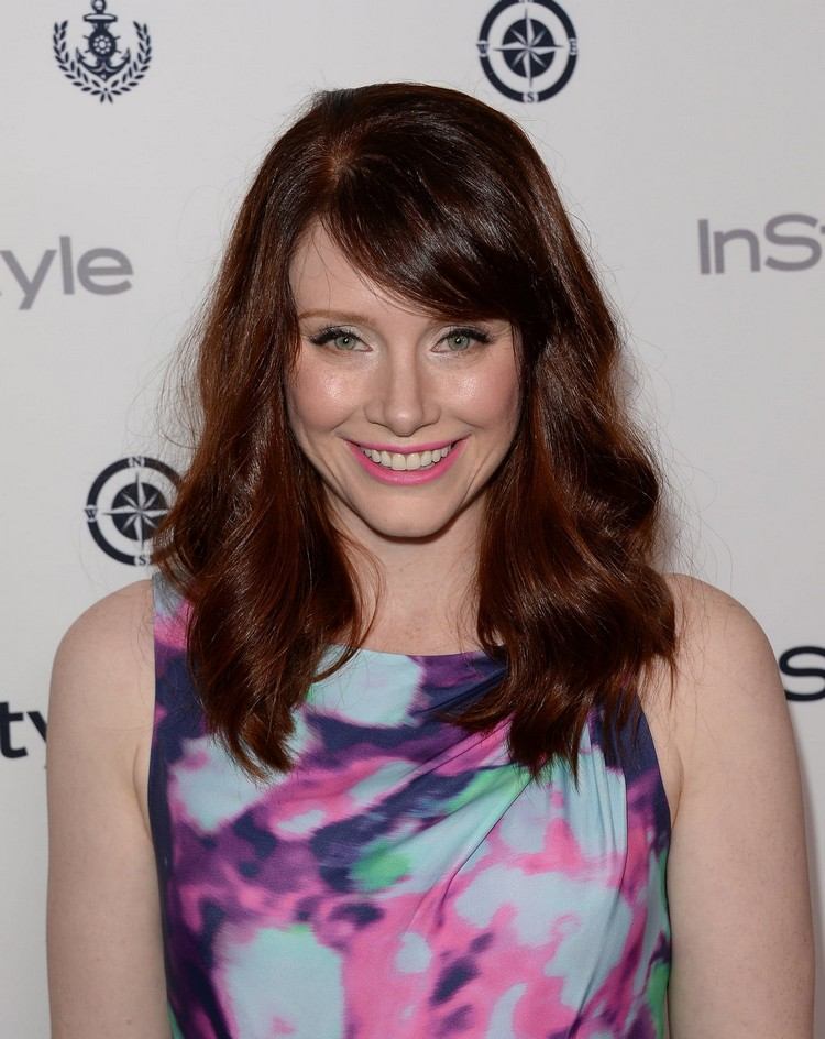 Bryce Dallas Howard - farebný outfit a farba vlasov mahagón mahagónové-vlasy-farba-tmavé-bryce-dallas-howard-stredne dlhé vlasy-svetlé-vlny