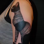 A TETTÓZÁS AZ EGYIPTI STÍLUSBAN # 808 a minta méltó változata, amely sikeresen használható átalakítására és egyiptomi stílusú tetoválásra a karon