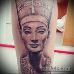 A TATTOO IN EGYPTIAN STYLE # 370 a minta érdekes változata, amely jól használható a finomításhoz és a tetováláshoz egyiptomi stílusban a férfiak számára