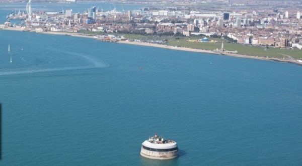 prehľad jazera hotel spitbank fort v mori ako morská pevnosť