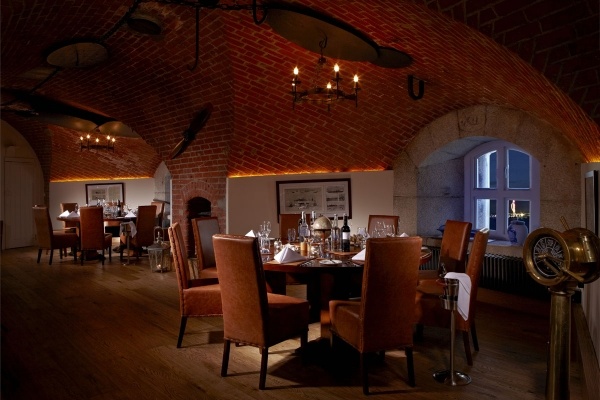 interiér reštaurácie spitbank fort hotel more ako morská pevnosť