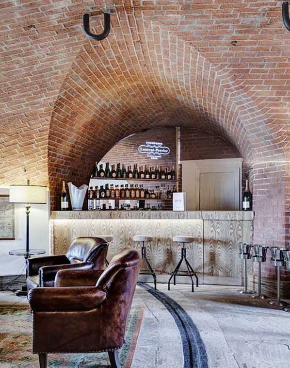 bar kožené kreslo spitbank fort hotel more ako námorná pevnosť