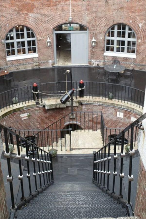 vnútorné schody spitbank fort hotel more ako námorná pevnosť