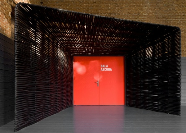 salón kina s červenými dverami kino salón červené dvere