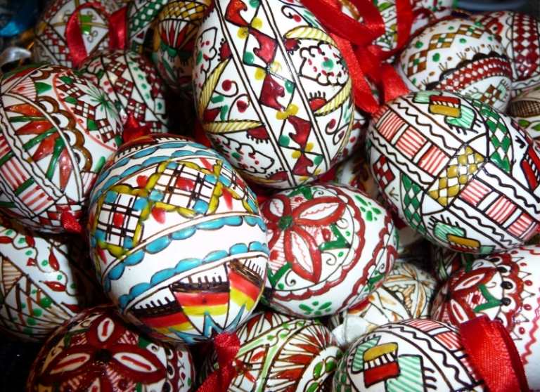 Farbenie vajíčok dekorácia stola-Veľkonočné-vzor-maľba-pero-urob si sám